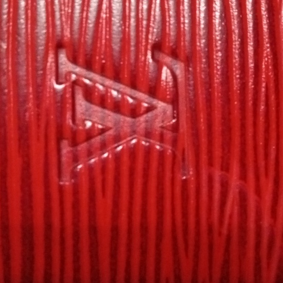 A Louis Vuitton wallet - Picture 8 of 8